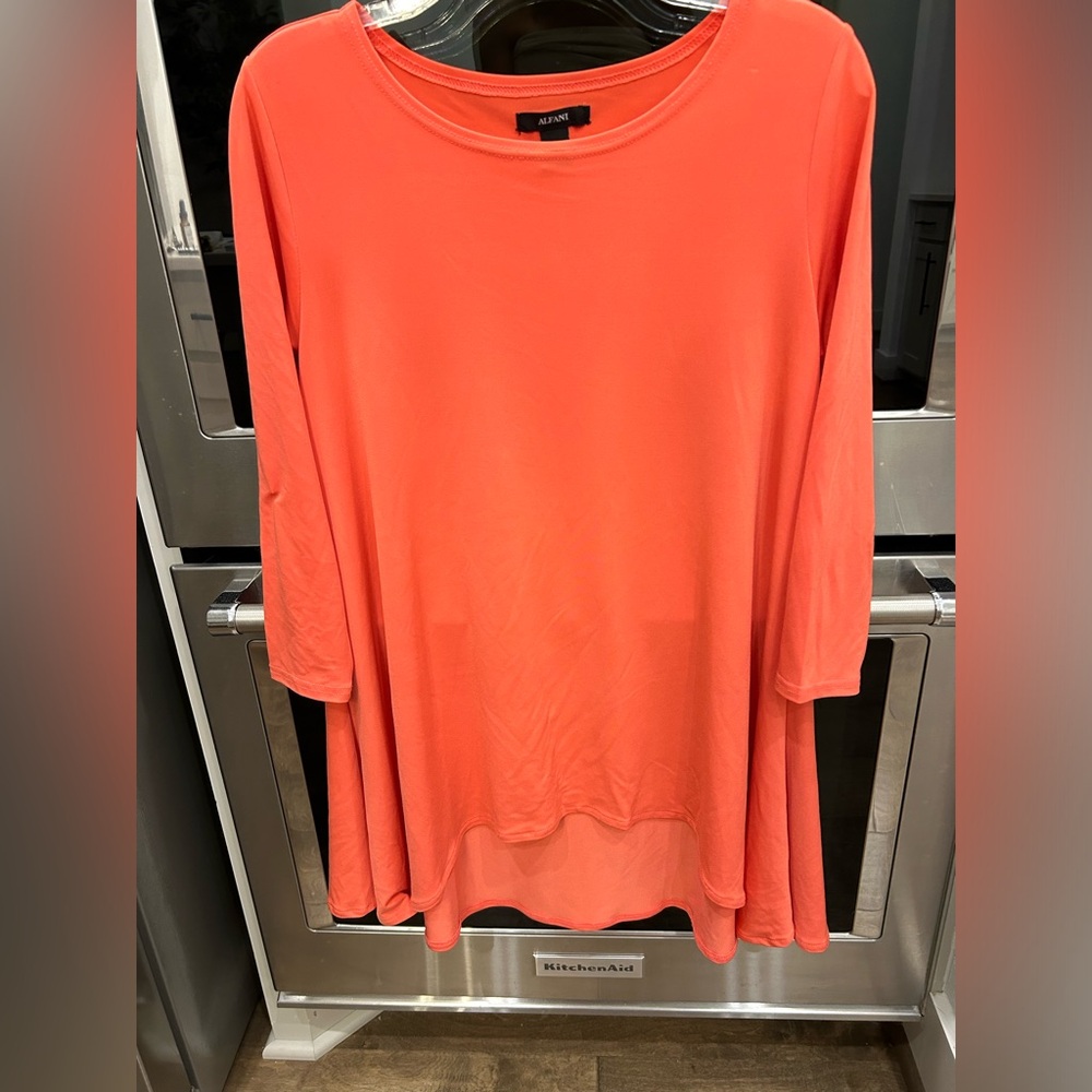 Coral top